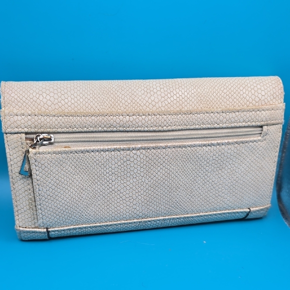GUESS Beige Textured Fold-Over Wallet with Gold Logo - Picture 2 of 4